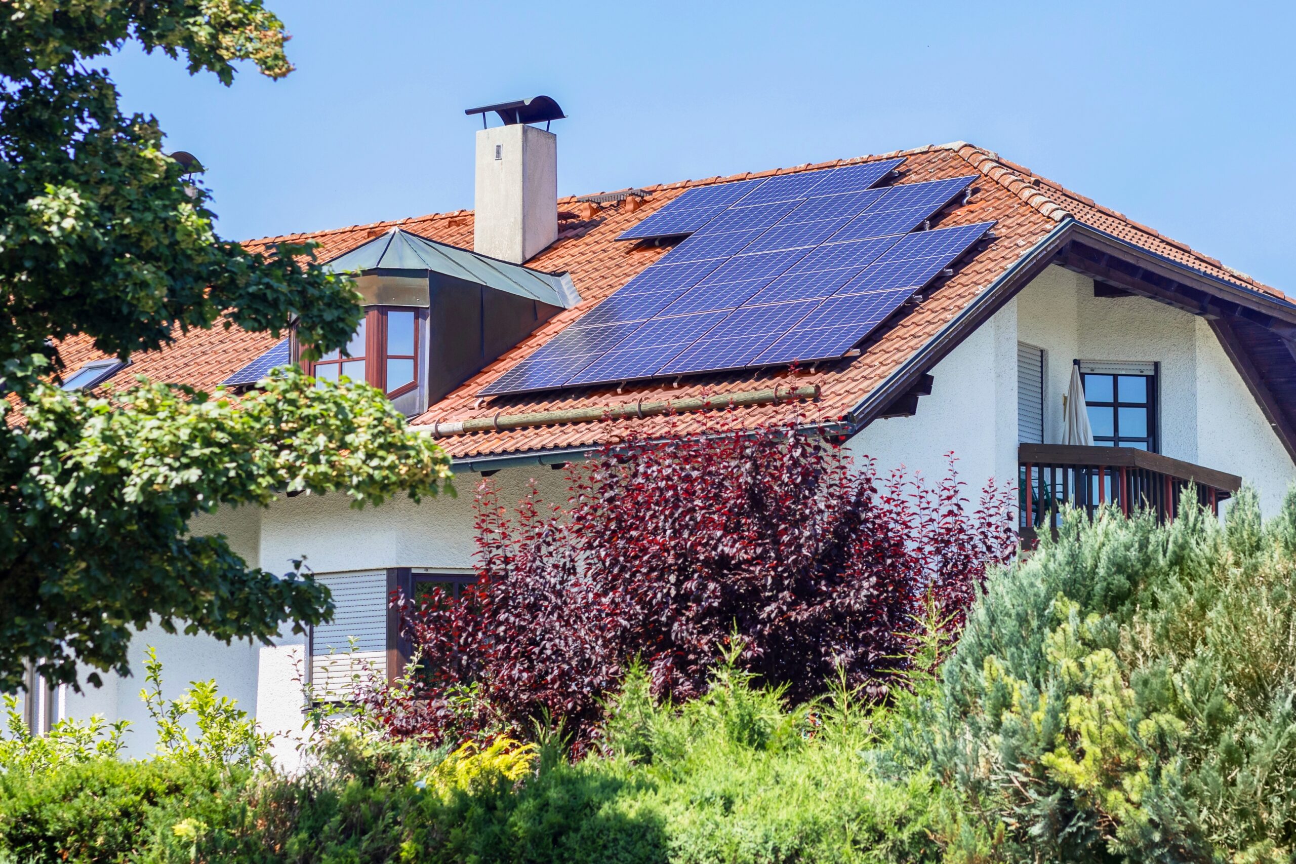 Old,House,Of,Solar,Panel,Energy,System,On,Roof,With